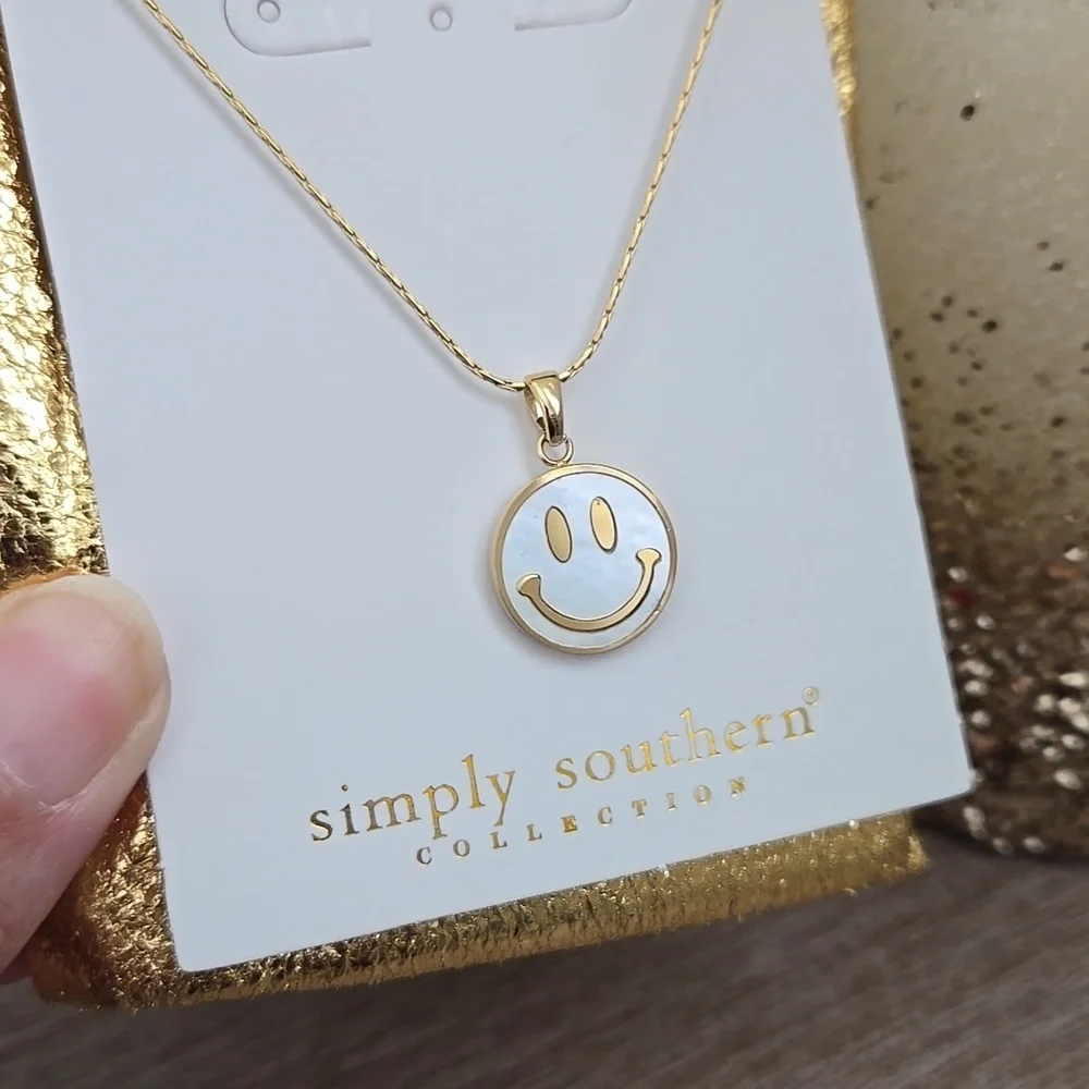 NWT Simply Southern Gold Smiley Dainty Pendant Necklace - Picture 2 of 4